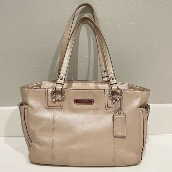 Coach purse F19252 bag tote womens leather zip pockets silver tone medium cute - Picture 1 of 16